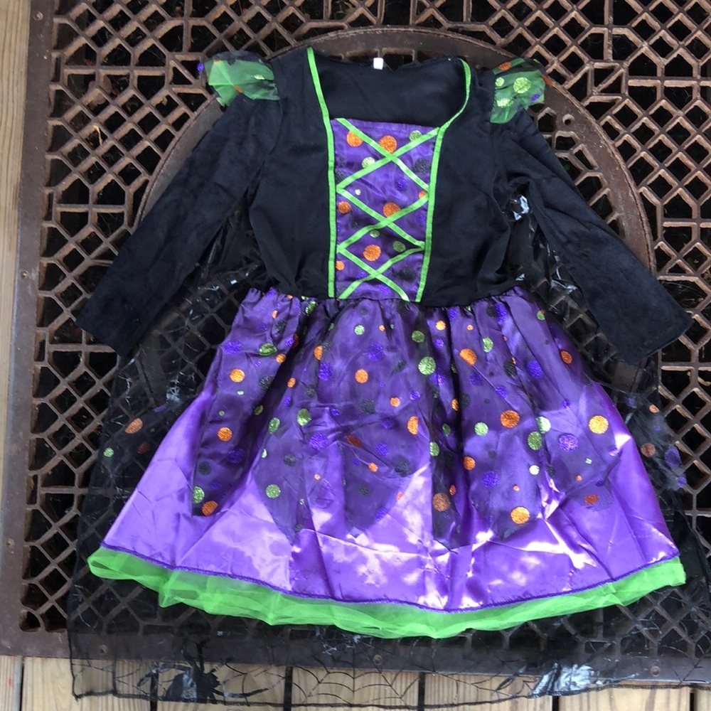 Witch costume with hat